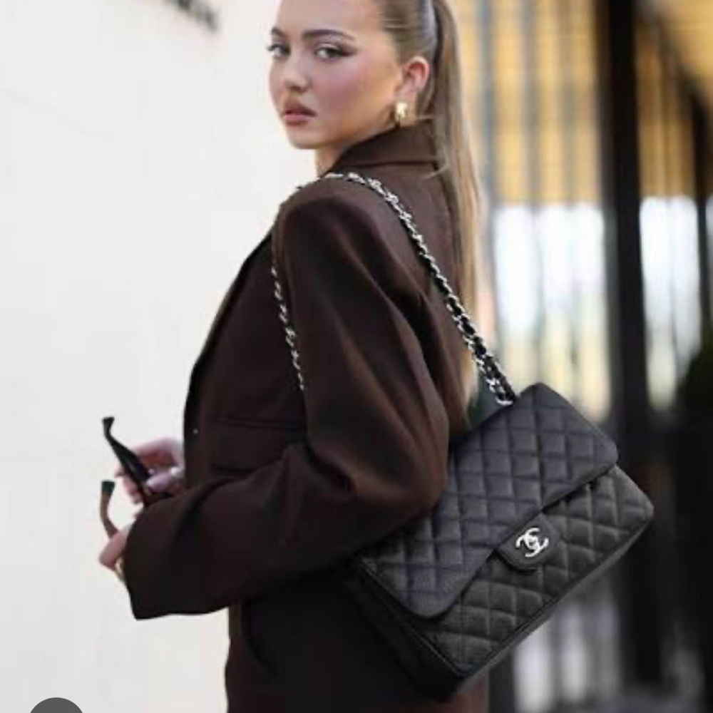 Chanel classic jumbo Black Quilted Shoulder Bag with Gold Chain